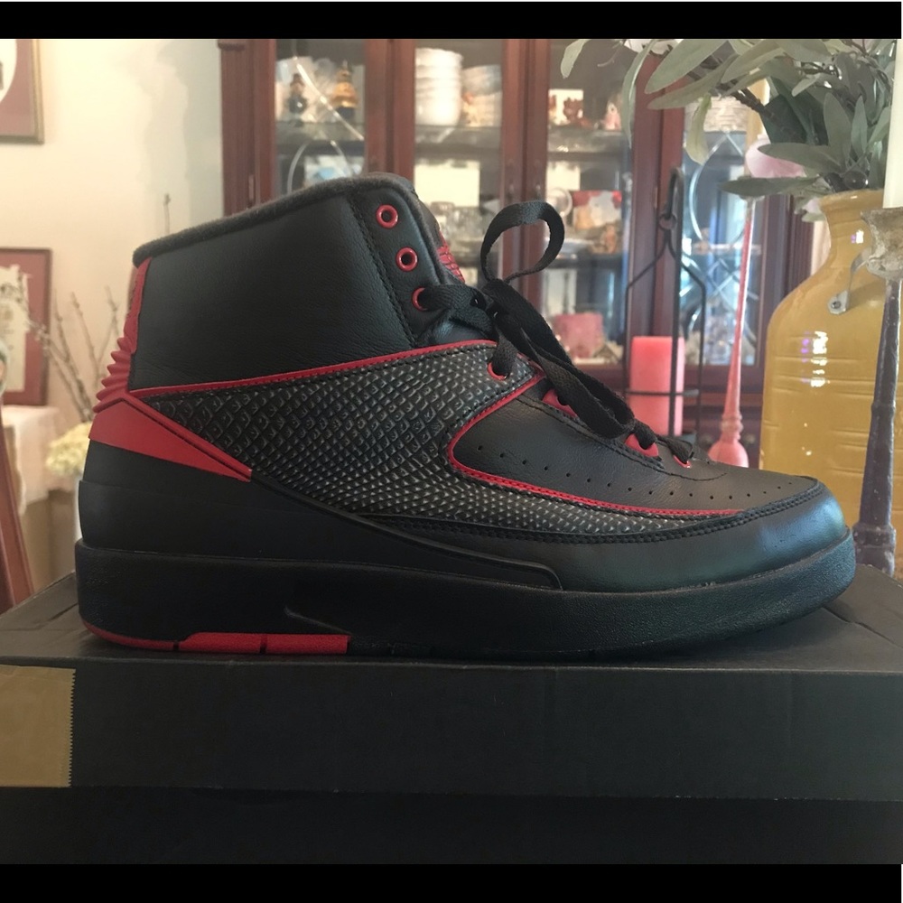 Air Jordan retro 2 bred size 10.5